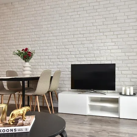 Totu Comfort Morena With Balcony & Parking 格但斯克